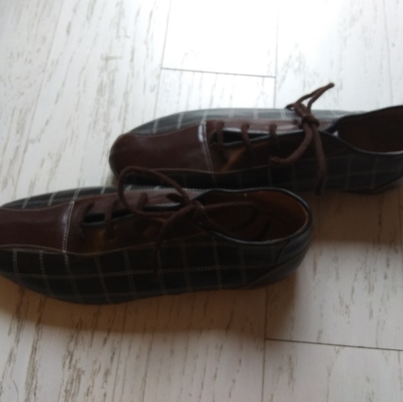 Shoes - Picture 2 of 7